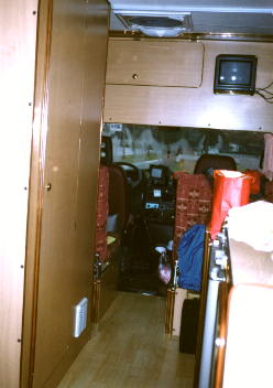 09.jpg (16082 bytes)